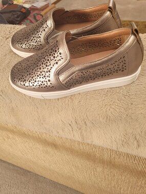 Caslon loafers leather Metalic gold size 7.5